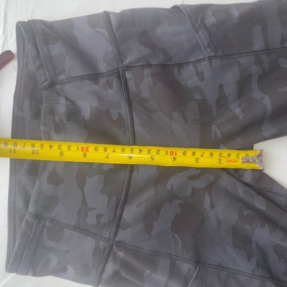 Women's Lululemon Black Camouflage Leggings Athleisure Size 4 - Picture 9 of 10